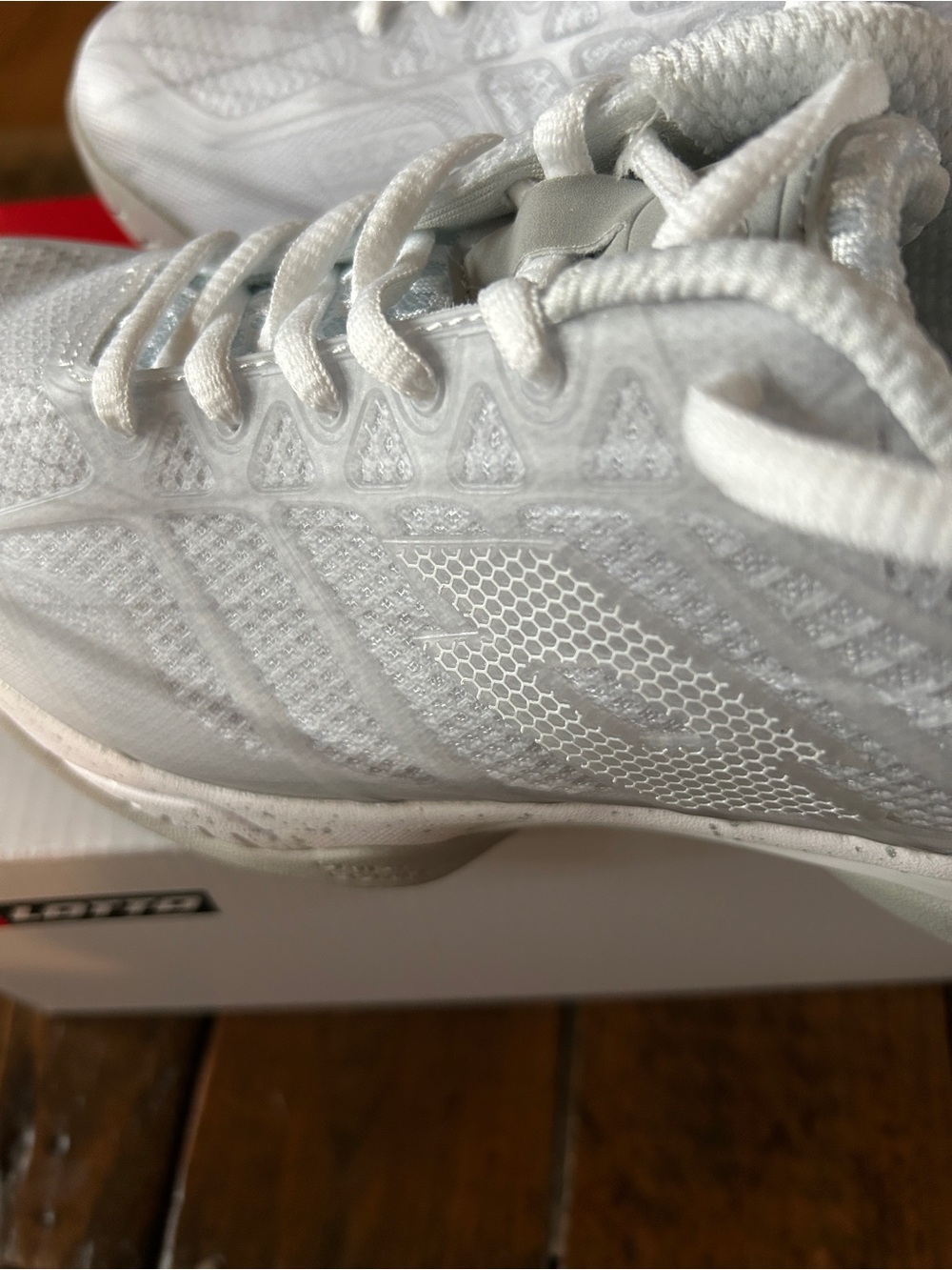 Lotto Women’s White and silver Tennis / pickleball Court shoes - Picture 3 of 9